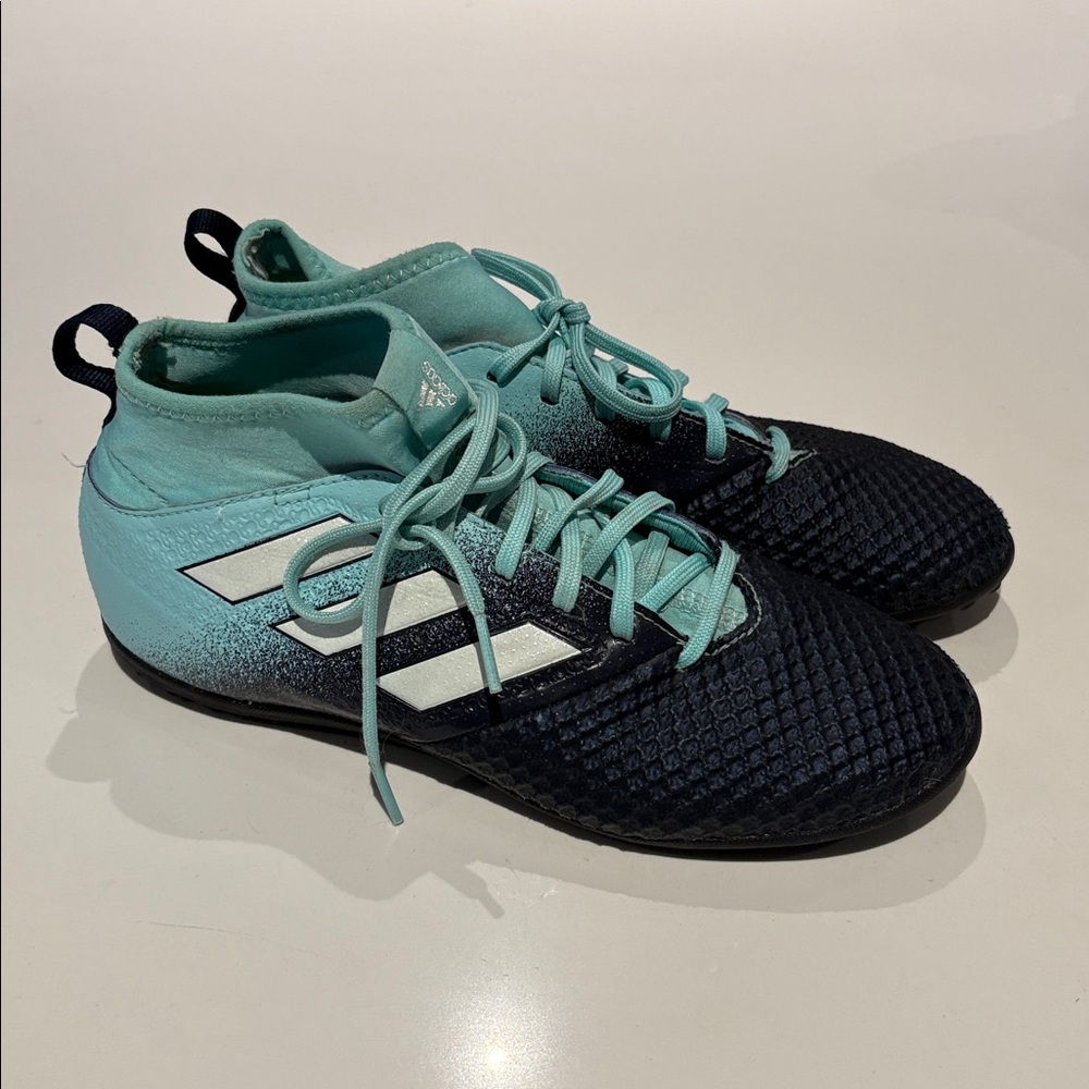 Mens 5.5 Adidas ART soccer turf/indoor shoes - blue/aqua, white